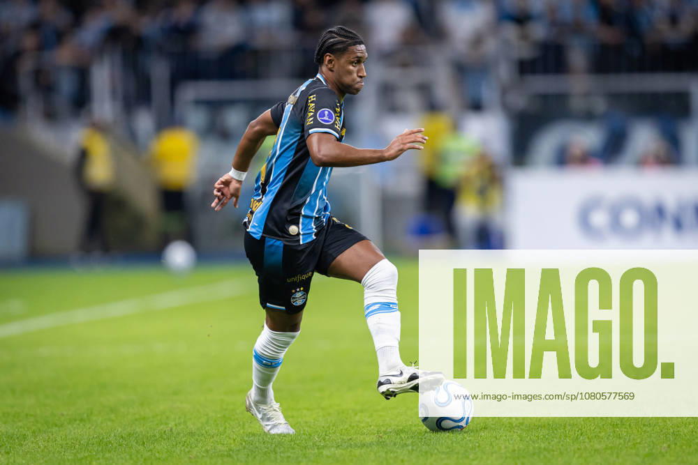30th July 2026; Arena do Gremio Stadium, Porto Alegre, Brazil; Copa Sudamericana Football, Gremio versus Bolivar; Tete of Gremio controls the ball RichardxDucker DiaEsportivo