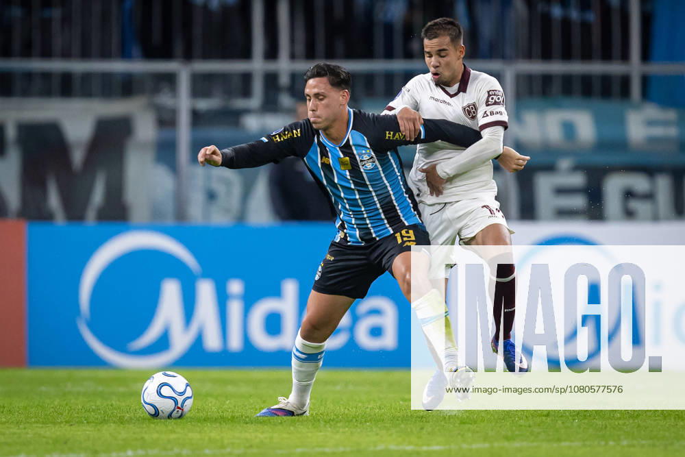 30th July 2026; Arena do Gremio Stadium, Porto Alegre, Brazil; Copa Sudamericana Football, Gremio versus Bolivar; Eric Noriega of Gremio battles for possession with Robson Matheus of Bolivar RichardxDucker DiaEsportivo