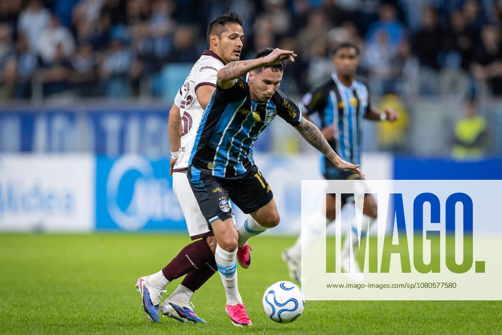 30th July 2026; Arena do Gremio Stadium, Porto Alegre, Brazil; Copa Sudamericana Football, Gremio versus Bolivar; Dodi of Gremio battles for possession with Patito Rodriguez of Bolivar RichardxDucker DiaEsportivo