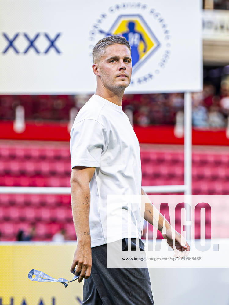 Joey Veerman of PSV Eindhoven looks dejected after defeat after the Johan Cruijff Shield match between PSV Eindhoven and AZ Alkmaar at Philips Stadion on August 02, 2026 in Eindhoven , Netherlands.