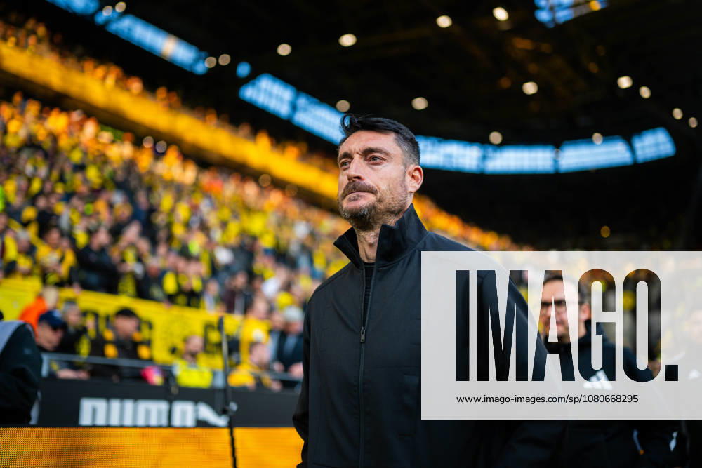 Soccer, 2025–2026, 1. Bundesliga, Matchday 33, Borussia Dortmund vs. Eintracht Frankfurt, Albert Riera, Frankfurt Coach. DFL regulations prohibit any use of photographs as image sequences and or quasi-video.