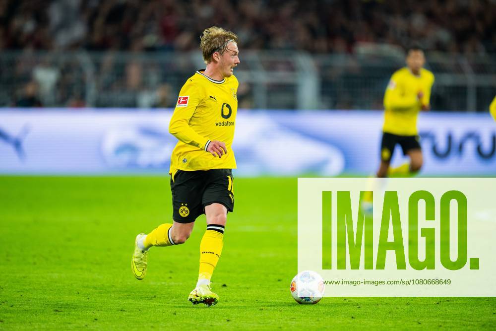 Soccer, 2025–2026, 1st Bundesliga, Matchday 33, Borussia Dortmund vs. Eintracht Frankfurt, Julian Brandt (Dortmund) with the ball. DFL regulations prohibit any use of photographs as image sequences and or quasi-video. Dortmund, North Rhine-Westphalia, Germany, Signal Iduna Park
