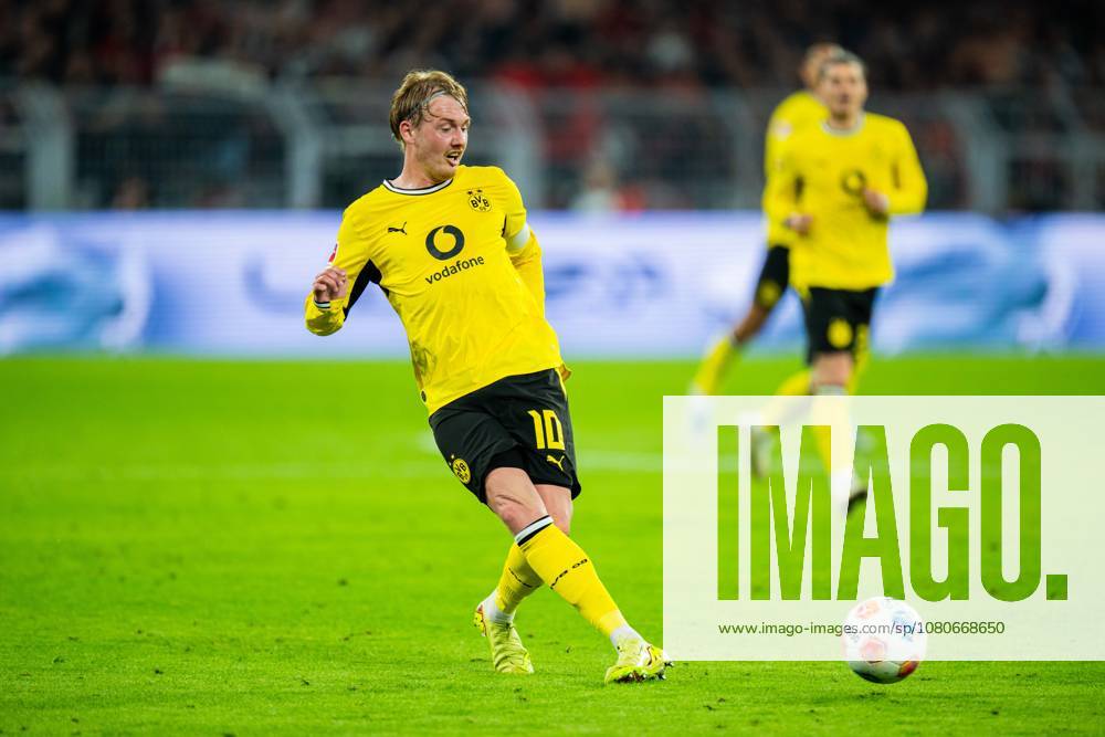 Soccer, 2025–2026, 1st Bundesliga, Matchday 33, Borussia Dortmund vs. Eintracht Frankfurt, Julian Brandt (Dortmund) with the ball. DFL regulations prohibit any use of photographs as image sequences and or quasi-video. Dortmund, North Rhine-Westphalia, Germany, Signal Iduna Park