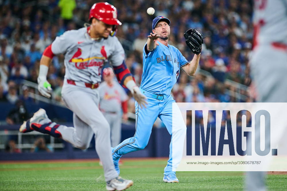 Toronto Blue Jays Max Scherzer (31) makes a throw to first to get the out on St. Louis Cardinals Masyn Winn (0) during sixth inning MLB, Baseball Herren, USA baseball action in Toronto, on Sunday, Aug. 2, 2026. Canada News - August 2, 2026 - ZUMAc35_ 20260802_zaf_c35_121