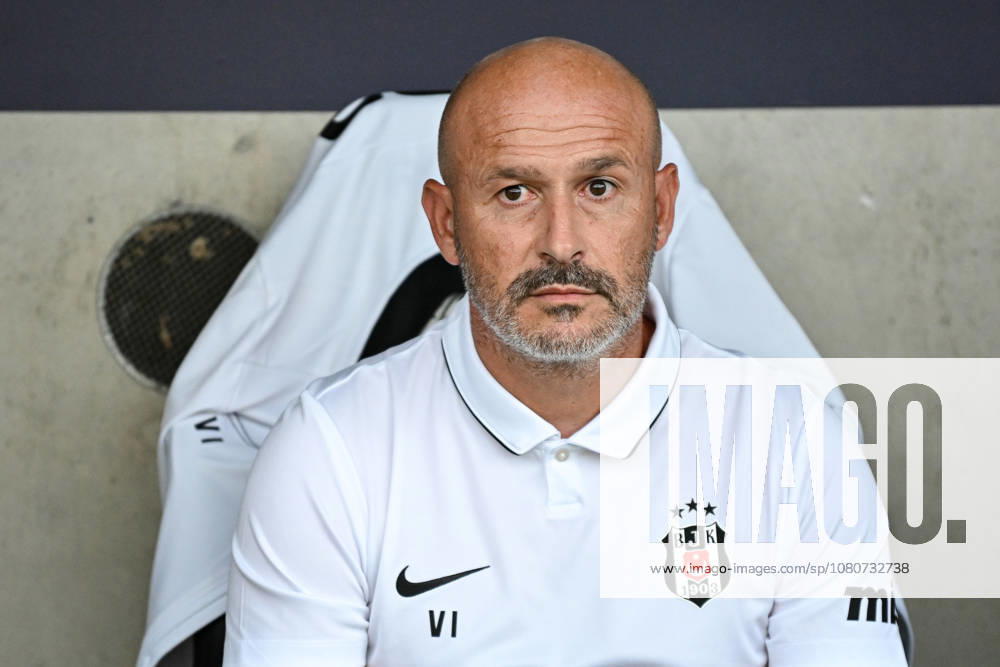 Hradec Kralove v Besiktas - UEFA Europa League HRADEC KRALOVE, CZECH REPUBLIC - AUGUST 6: Head coach Vincenzo Italiano of Besiktas during the UEFA Europa League third qualifying round match between FC Hracek Kralove and Besiktas JK at FINEP Arena in Hradec Kralove, Czech Republic on August 6, 2026. Lukas Kabon Anadolu Hradec Kralove Czech Republic. Editorial use only. Please get in touch for any other usage.