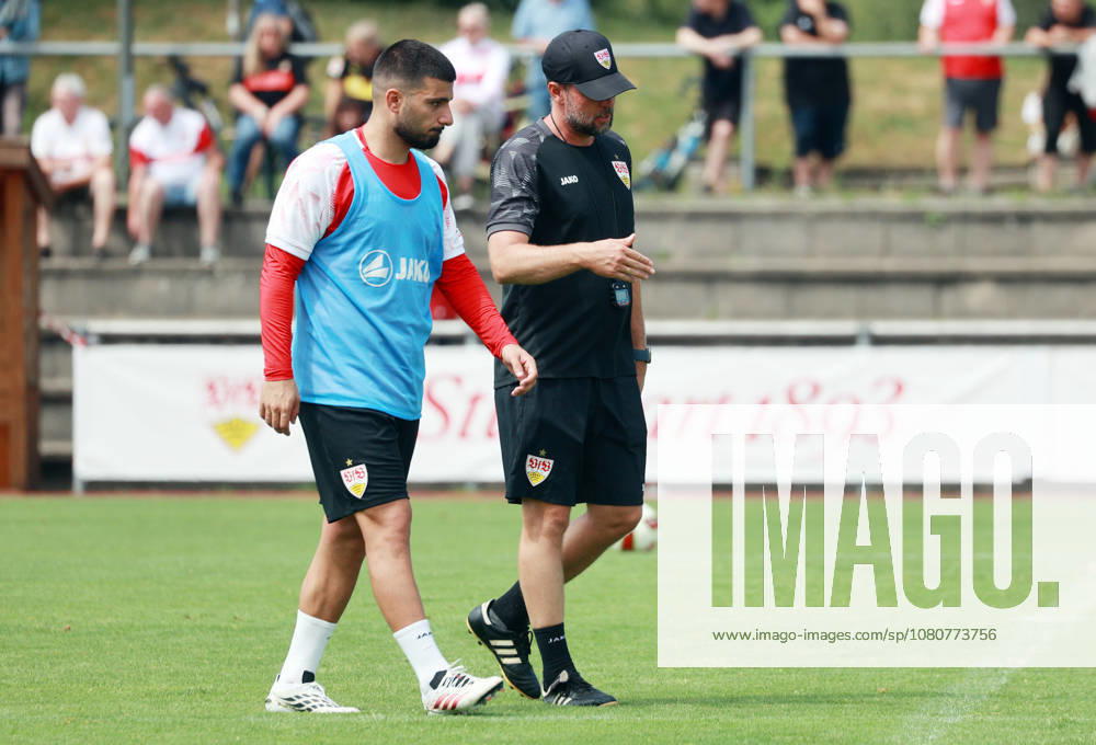 VfB Stuttgart Training Camp in Grassau, Chiemsee, Germany, Grassau, August 7, 2026, Soccer, Bundesliga, 2026–2027 Season, VfB Stuttgart, Grassau Chiemsee Training Camp 2026; from left: Deniz Undav, Sebastian Hoeneß (coach)