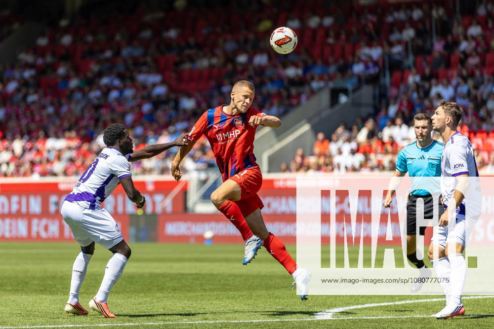 Adrian Beck, 1 FC Heidenheim, 21, header against Ismail Badjie, VfL Osnabrück, 10, Robin Meissner, VfL Osnabrück, 11, GER, 1 FC Heidenheim vs. VfL Osnabrück, soccer, 2. Bundesliga, Matchday 01, 2026–2027 season, August 8, 2026, DFL and DFB regulations prohibit any use of photographs as image sequences and or quasi-video, GER, 1 FC Heidenheim vs. VfL Osnabrück, Soccer, 2. Bundesliga, Matchday 1, 2026–2027 Season, August 8, 2026, Heidenheim