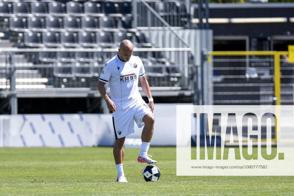 Felix Lohkemper SVS, 10, player for SV Sandhausen SVS, looking disappointed, disappointment, frustration, pessimistic, after conceding the goal that made the score 0–1, action, play, game scene, August 8, 2026, Sandhausen, Germany, soccer, Regionalliga Südwest, SV Sandhausen vs. TSV Steinbach Haiger