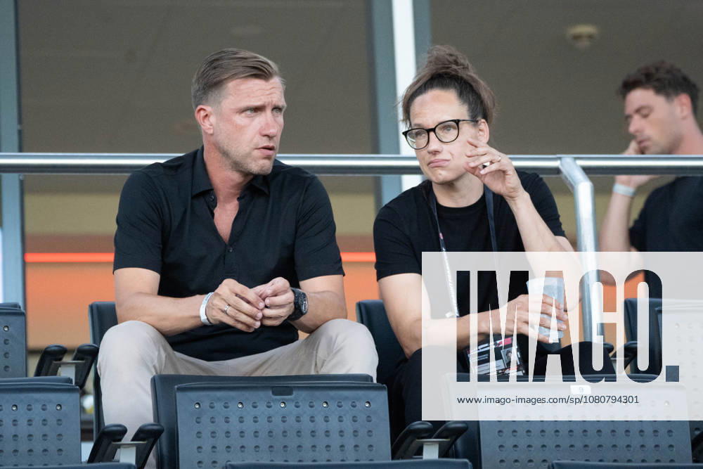 Soccer UEFA WCLQ, Eintracht Frankfurt vs. Malmö FF, Markus Krösche, Babett Peter. DFL and DFB regulations prohibit any use of photographs as image sequences and or quasi-video. Frankfurt