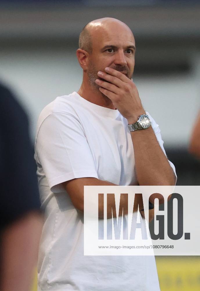 STVV s head coach Frederic De Meyer pictured during a soccer match between STVV and Lommel SK, Saturday 08 August 2026 in Sint-Truiden, on day 1 of the 2026-2027 Jupiler Pro League first division of the Belgian championship. VIRGINIExLEFOUR x182971965x