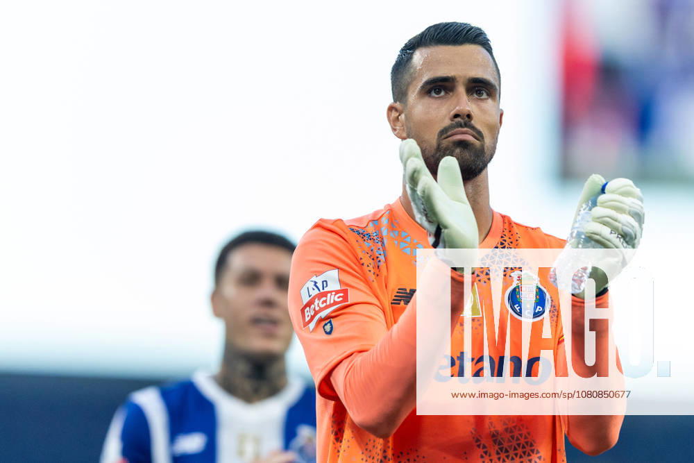 FC Porto v FC Alverca - Liga Portugal Betclic 2026 27 Diogo Costa of FC Porto is seen thanking fans during the FC Porto versus FC Alverca match for the Liga Portugal Betclic 2026 27 at Estadio do Dragao in Porto, Portugal, on August 9, 2026. Porto Porto Portugal