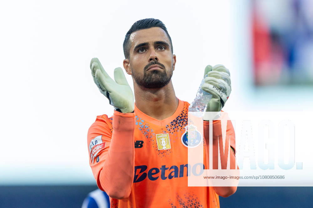 FC Porto v FC Alverca - Liga Portugal Betclic 2026 27 Diogo Costa of FC Porto is seen thanking fans during the FC Porto versus FC Alverca match for the Liga Portugal Betclic 2026 27 at Estadio do Dragao in Porto, Portugal, on August 9, 2026. Porto Porto Portugal