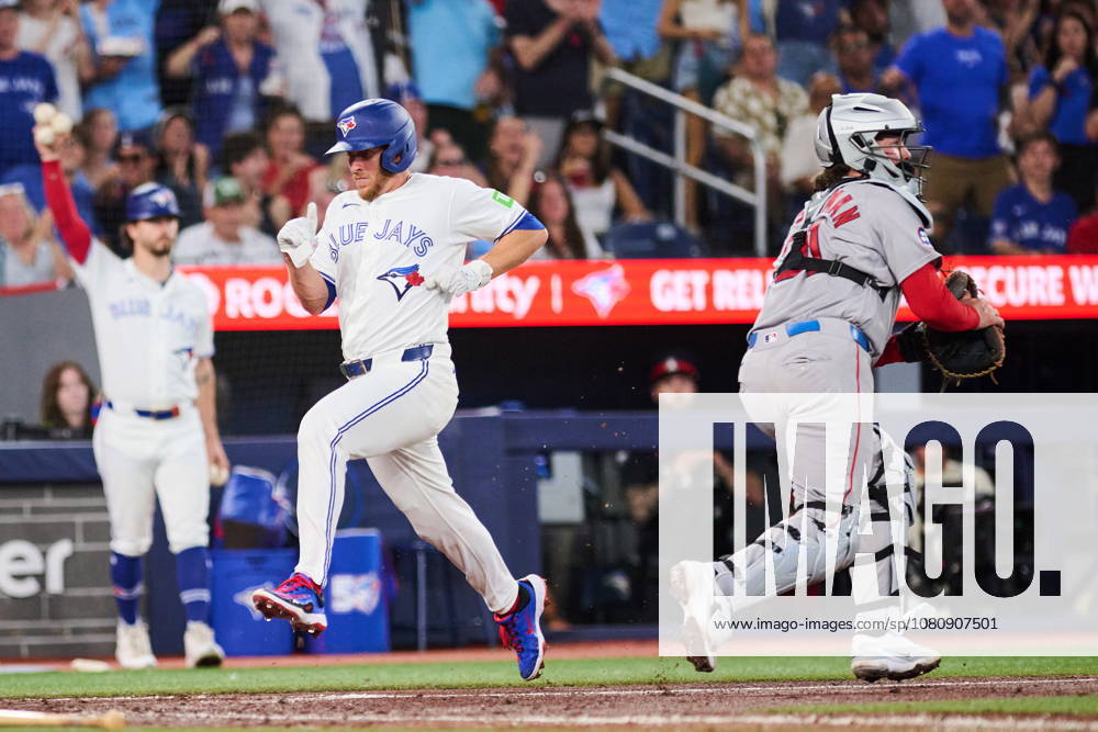 Toronto Blue Jays Myles Straw (3) scores on an RBI by Brett Bateman (21), not shown, during fifth inning MLB, Baseball Herren, USA baseball action against the Boston Red Sox in Toronto, on Tuesday, Aug. 11, 2026. Canada News - August 11, 2026 - ZUMAc35_ 20260811_zaf_c35_128