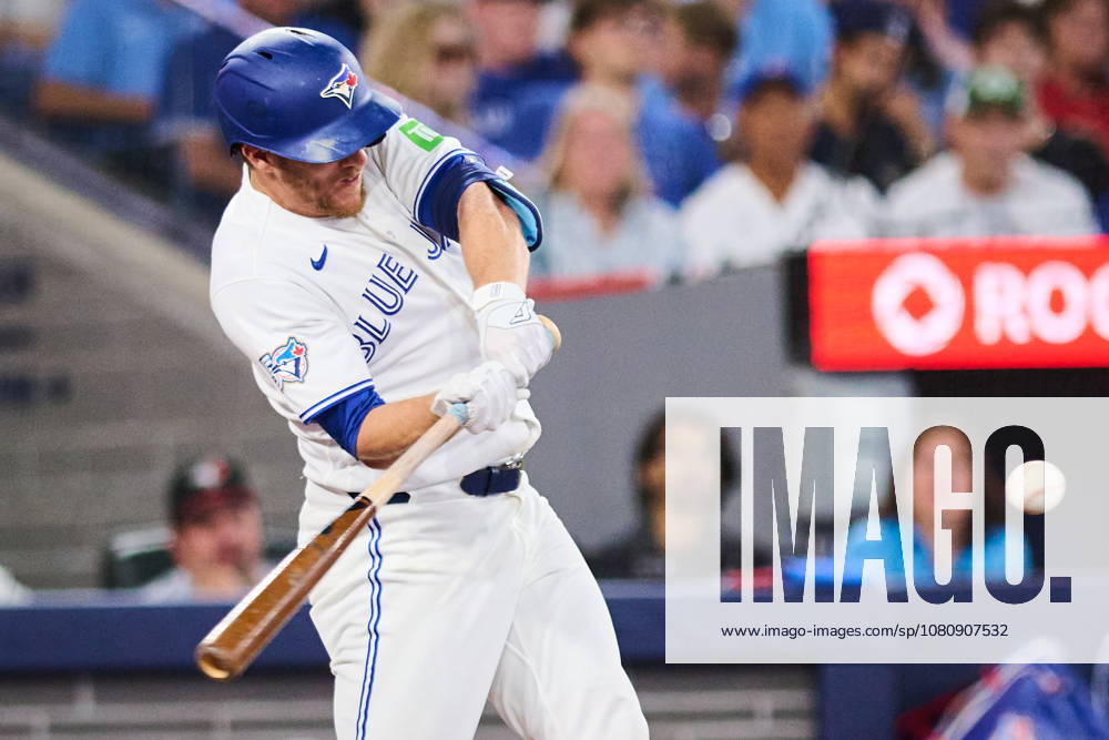Toronto Blue Jays Myles Straw (3) hits an RBI double against the Boston Red Sox during eighth inning MLB, Baseball Herren, USA baseball action in Toronto, on Tuesday, Aug. 11, 2026. Canada News - August 11, 2026 - ZUMAc35_ 20260811_zaf_c35_132