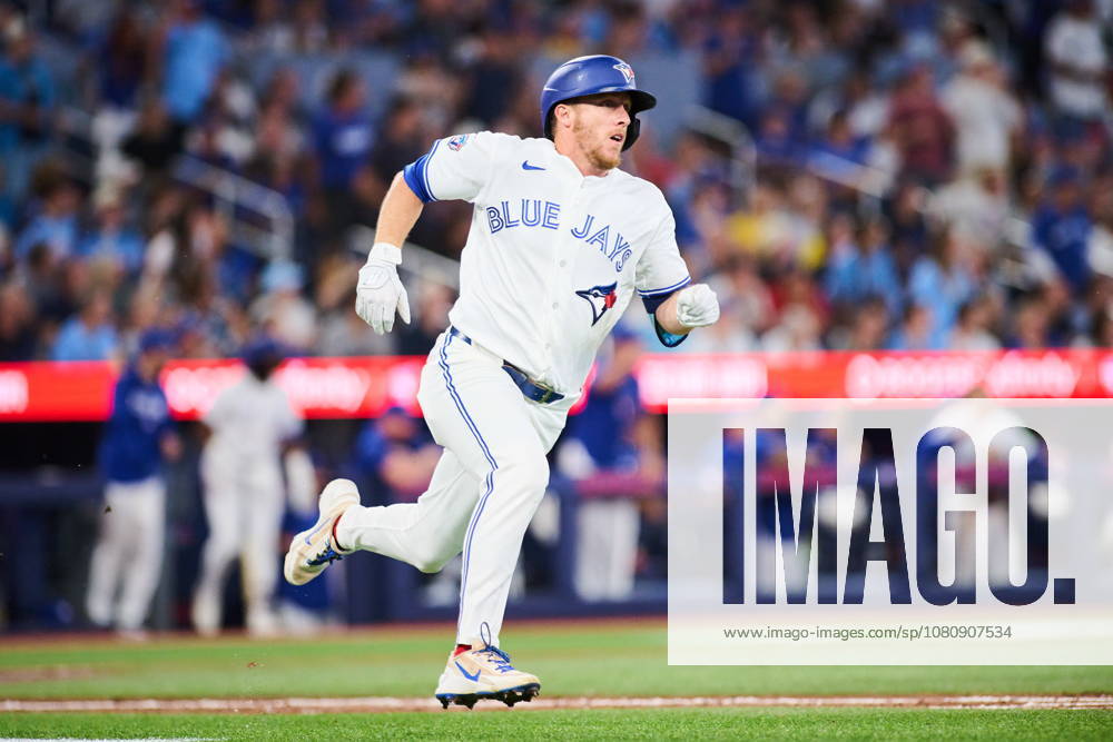 Toronto Blue Jays Myles Straw (3) sprints to second after hitting an RBI double against the Boston Red Sox during eighth inning MLB, Baseball Herren, USA baseball action in Toronto, on Tuesday, Aug. 11, 2026. Canada News - August 11, 2026 - ZUMAc35_ 20260811_zaf_c35_133