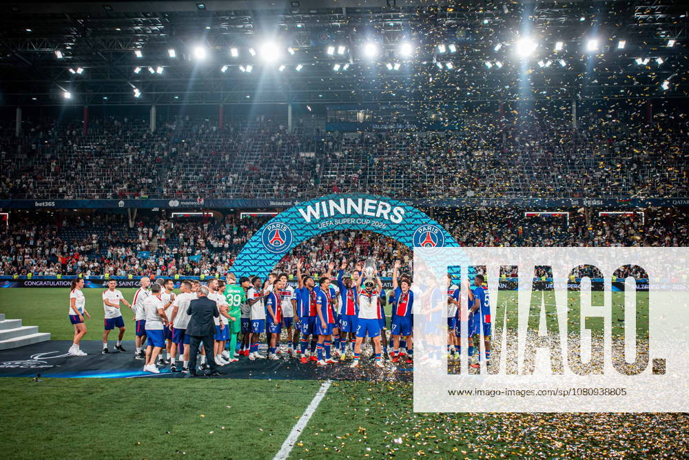 2026.08.12 Salzburg Pilka Nozna, Superpuchar UEFA 2026 PSG - Aston Villa N z pilkarze PSG po wygranym meczu randosc feta celebnracja, PSG players after the match win celebration Foto Mateusz Porzucek PressFocus 2026.08.12 Salzburg Football, UEFA Super Cup 2026 Paris Saint-Germain F.C. - Aston Villa PSG - Aston Villa pilkarze PSG po wygranym meczu randosc feta celebnracja, PSG players after the match win celebration Credit: Mateusz Porzucek PressFocus NEWSPIX.PL --- newspix.pl POLAND OUT!