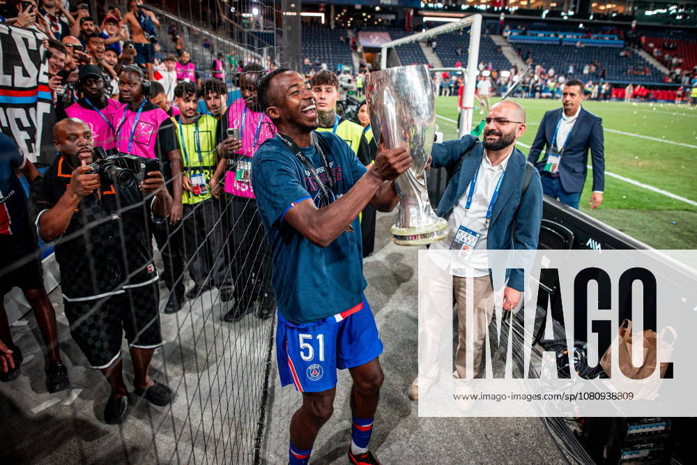 2026.08.12 Salzburg Pilka Nozna, Superpuchar UEFA 2026 PSG - Aston Villa N z Willian Pacho Foto Mateusz Porzucek PressFocus 2026.08.12 Salzburg Football, UEFA Super Cup 2026 Paris Saint-Germain F.C. - Aston Villa PSG - Aston Villa Willian Pacho Credit: Mateusz Porzucek PressFocus NEWSPIX.PL --- newspix.pl POLAND OUT!