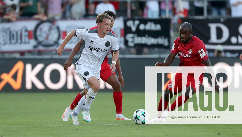 Men s, Soccer, 2026–2027 Season, 3rd Division, Matchday 2: FC Würzburger Kickers vs. SV Wehen Wiesbaden; from left: Fabian Greilinger (SV Wehen Wiesbaden), Liam Omore (FC Würzburger Kickers), David Kinsombi (FC Würzburger Kickers); Würzburg, AKON ARENA, Bavaria, Germany