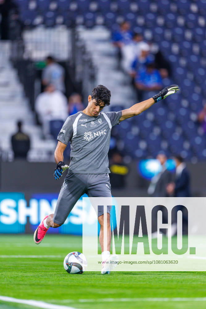 Al Hilal v Al Faisaly: Saudi Pro League RIYADH, SAUDI ARABIA - AUGUST 14: Yassine Bounou of team Al Hilal FC warms up during the Saudi Pro League game between Al Hilal and Al Faisaly at Kingdom Arena on August 14, 2026 in Riyadh, Saudi Arabia. (Photo by Abdullah Ahmed IMAGO) Riyadh Kingdom Arena Saudi Arabia