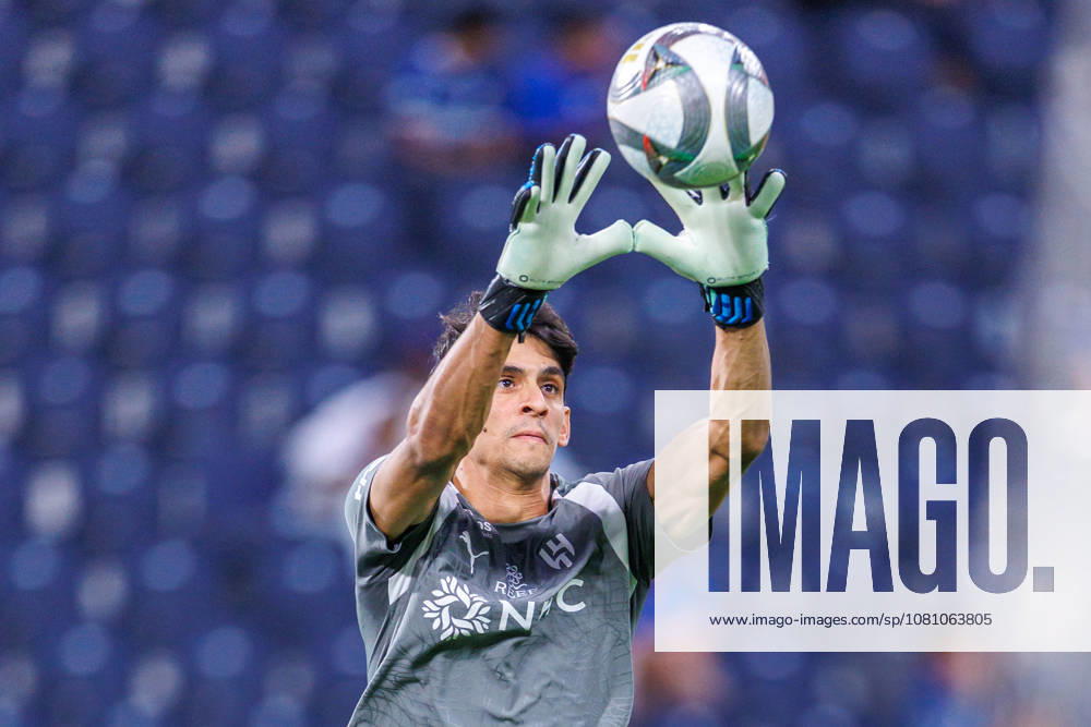 Al Hilal v Al Faisaly: Saudi Pro League RIYADH, SAUDI ARABIA - AUGUST 14: Yassine Bounou of team Al Hilal FC warms up during the Saudi Pro League game between Al Hilal and Al Faisaly at Kingdom Arena on August 14, 2026 in Riyadh, Saudi Arabia. (Photo by Abdullah Ahmed IMAGO) Riyadh Kingdom Arena Saudi Arabia