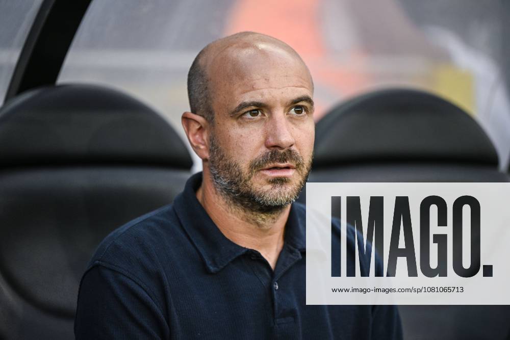 STVV s head coach Frederic De Meyer pictured at the start of a soccer match between Cercle Brugge and STVV, Friday 14 August 2026 in Brugge, on day 2 of the 2026-2027 Jupiler Pro League first division of the Belgian championship. TOM GOYVAERTS TomxGoyvaerts x183380528x