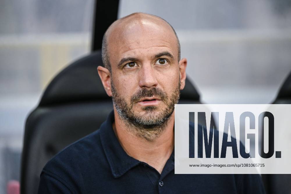 STVV s head coach Frederic De Meyer pictured at the start of a soccer match between Cercle Brugge and STVV, Friday 14 August 2026 in Brugge, on day 2 of the 2026-2027 Jupiler Pro League first division of the Belgian championship. TOM GOYVAERTS TomxGoyvaerts x183380545x