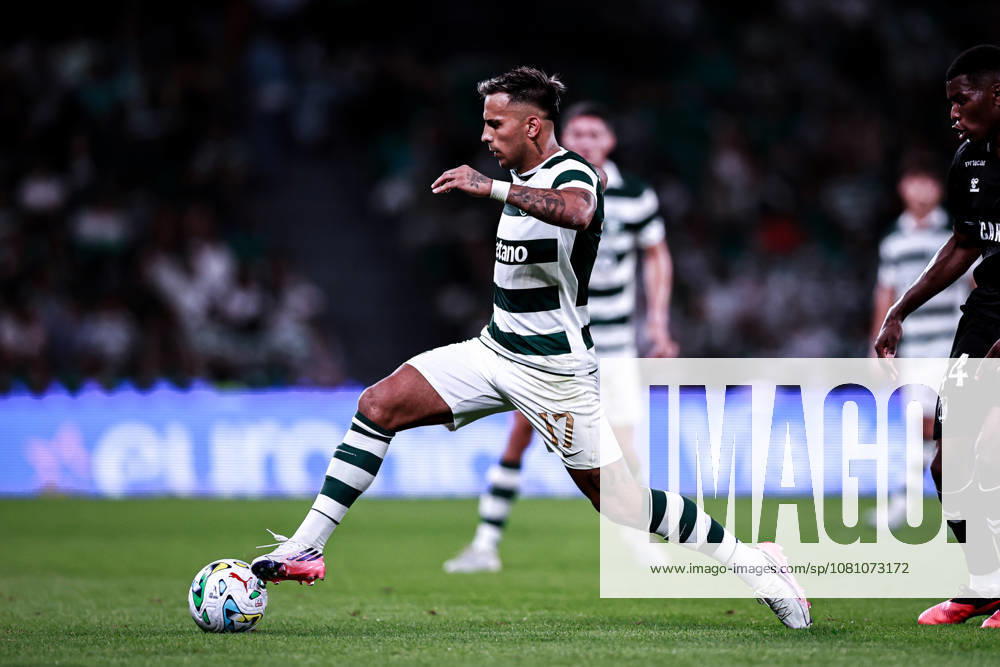 Rodrigo Zalazar of Sporting CP controls the ball during the primeira liga Portugal Betclic match between Sporting CP and Vitoria at Estadio Jose Alvalade in Lisboa on August 14, 2026 Lisboa Portugal - ZUMAg283 20260814_zsp_g283_040
