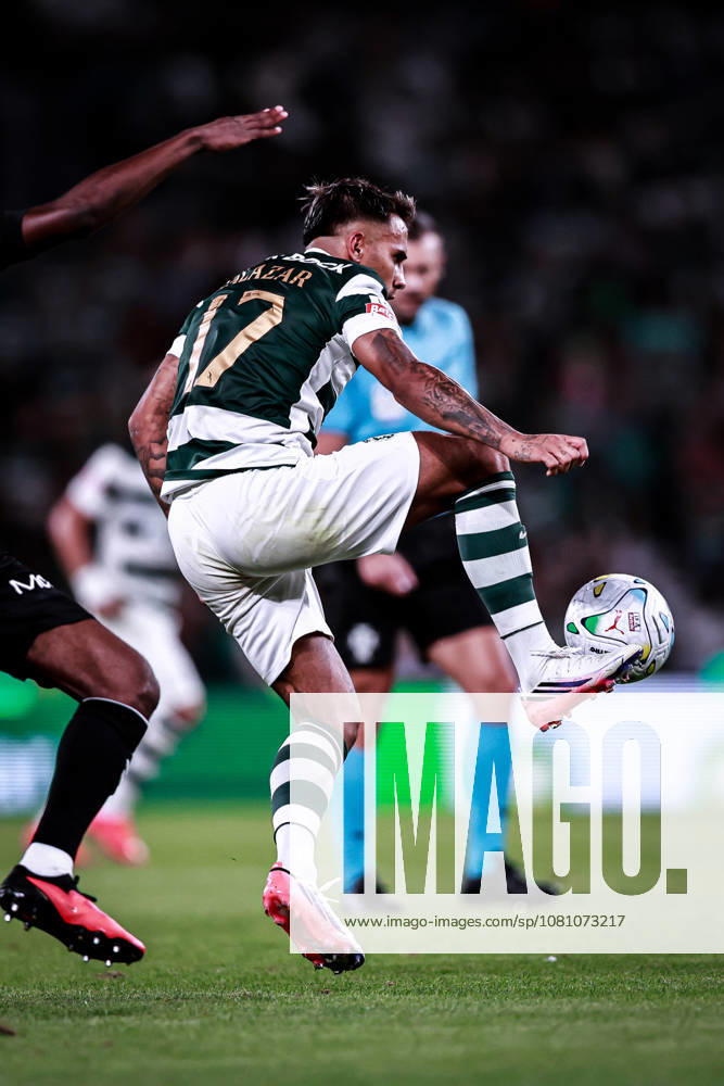 Rodrigo Zalazar of Sporting CP controls the ball during the primeira liga Portugal Betclic match between Sporting CP and Vitoria at Estadio Jose Alvalade in Lisboa on August 14, 2026 Lisboa Portugal - ZUMAg283 20260814_zsp_g283_045
