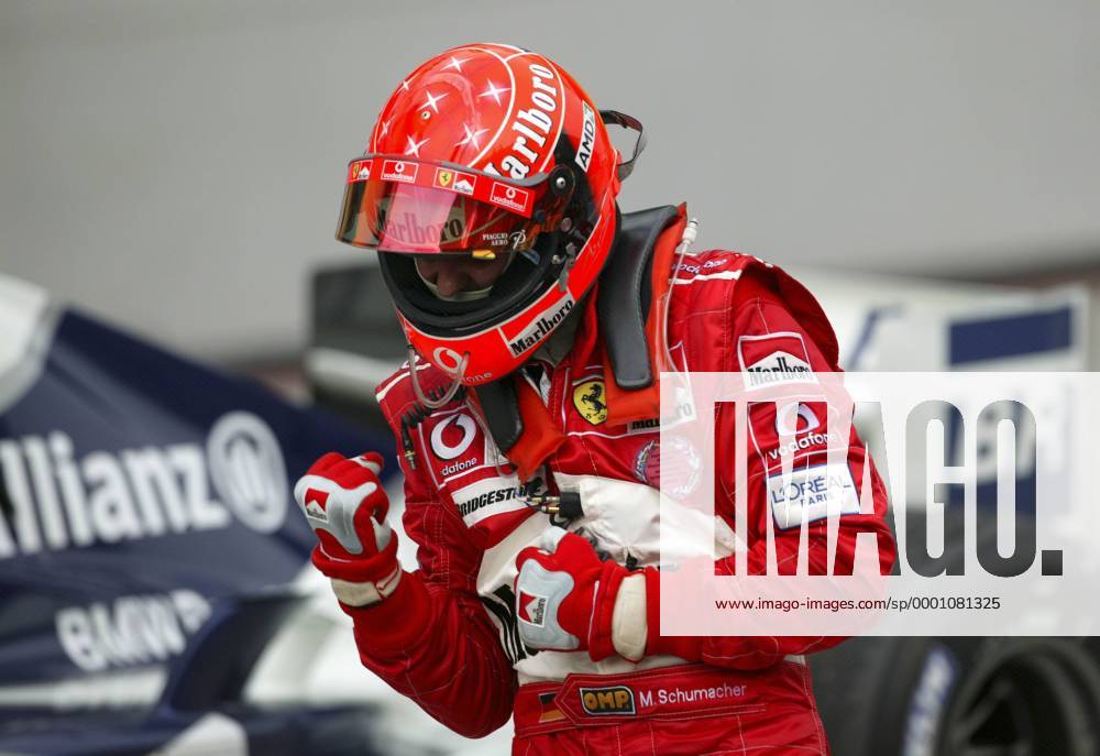 Michael Schumacher (Deutschland Ferrari) freut sich über seinen Sieg Motorsport Grand Prix Herren Großer Preis von Malaysia 2004, Formel 1 Weltmeisterschaft, F1, F, GP, WM, Vdig Einzelbild Sepang Kuala Lumpur Freude,