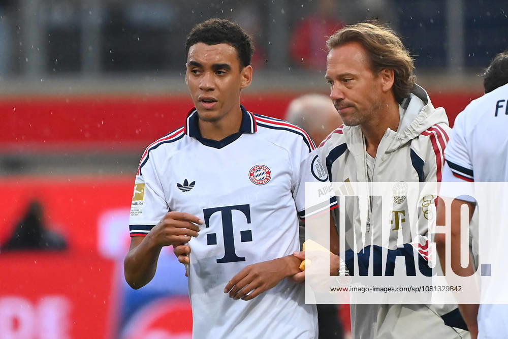 Jamal MUSIALA of Bayern Munich collapses again; he faints and is led off the field by Dr. Peter UEBLACKER, the FCB team doctor, during a soccer exhibition match between 1. FC Heidenheim and FC Bayern Munich (2–5) on August 18, 2025, VOITH ARENA