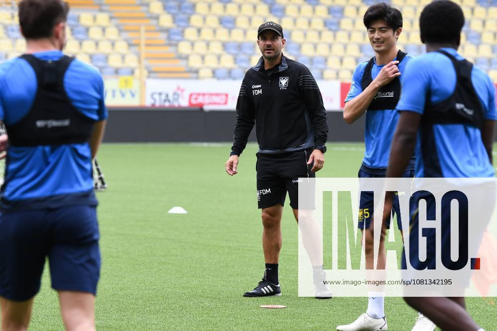 STVV s head coach Frederic De Meyer pictured during a training session of Belgian soccer team Sint-Truidense V.V., Wednesday 19 August 2026 in Sint-Truiden, in preparations of the first leg of the play-off round for the UEFA Europa League league phase, against Cypriot team AC Omonoia Nicosia. JILLxDELSAUX x183761571x