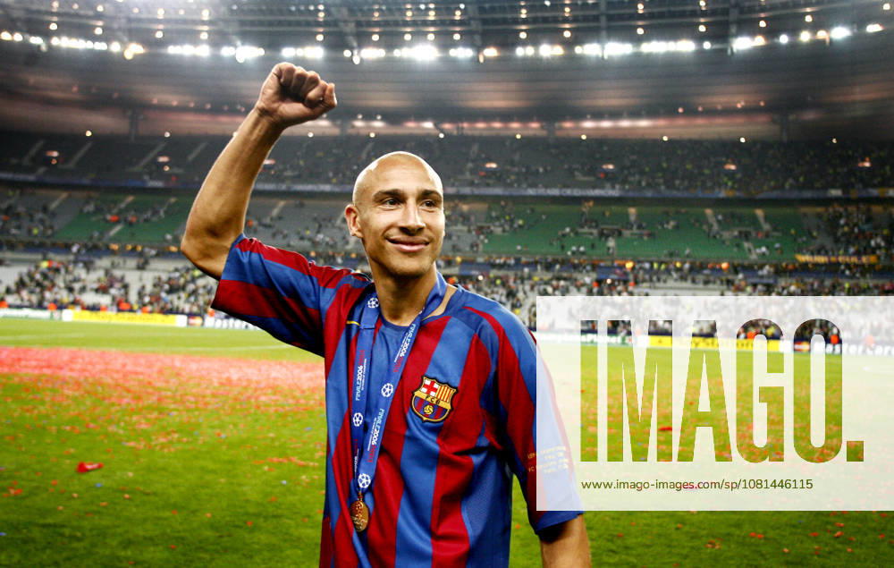 Soccer, Champions League Final, Henrik Larsson, Barcelona, celebration after winning the Champions League, medal, gold, Stade de France, confetti, Paris, France