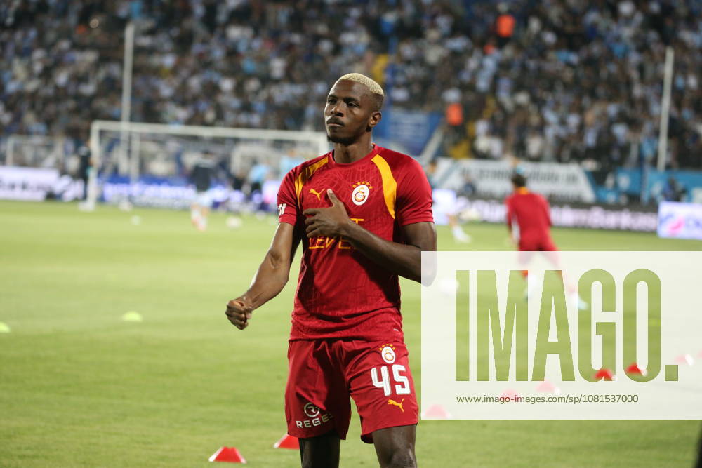 Erzurumspor FK v Galatasaray - Turkish Super Lig ERZURUM, TURKIYE - AUGUST 21: Victor Osimhen of Galatasaray warms up before their Turkish Super Lig Week 2 match between Erzurumspor FK and Galatasaray at Kazim Karabekir Stadium, on August 21, 2026 in Erzurum, Turkiye. Muhammed Onur Yavruturk Anadolu Erzurum Turkey. Editorial use only. Please get in touch for any other usage.