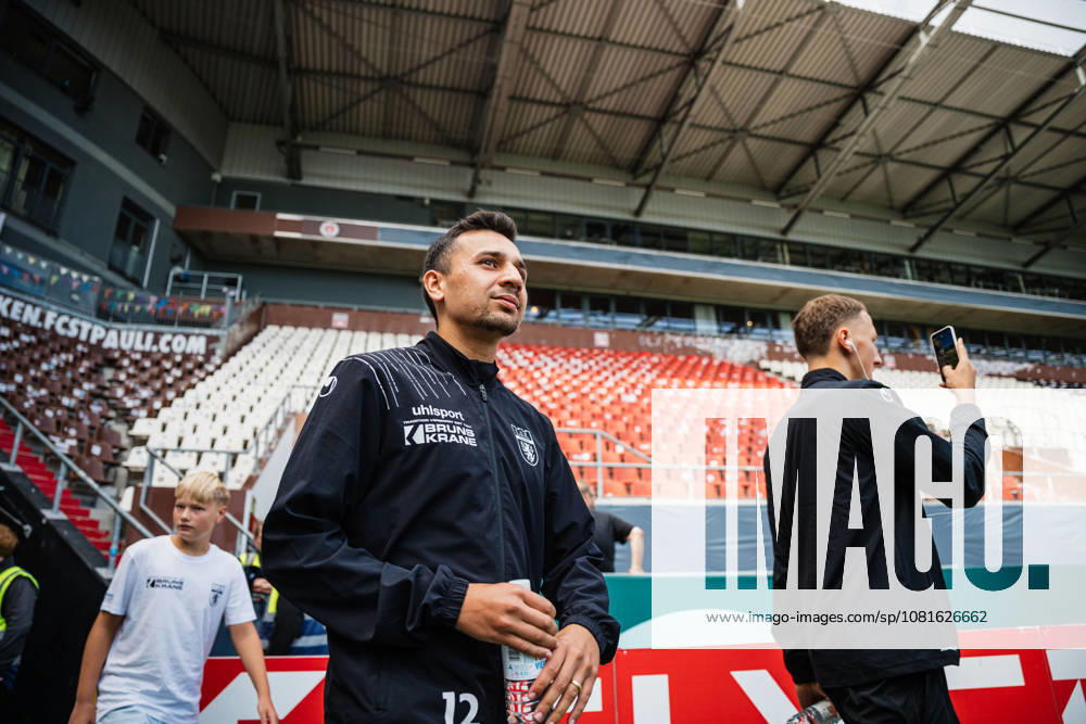 DFB Cup: Lüneburger SK vs. SV Werder Bremen, August 22, 2026. LSK takes the field; here is Leon Perera. Lüneburger SK vs. Hansa, 12 Soccer, DFB Cup, First Round: Lüneburger SK vs. SV Werder Bremen on August 22, 2026, at Millerntor Stadium, Hamburg. DFB regulations prohibit any use of photographs as image sequences and or quasi-video.