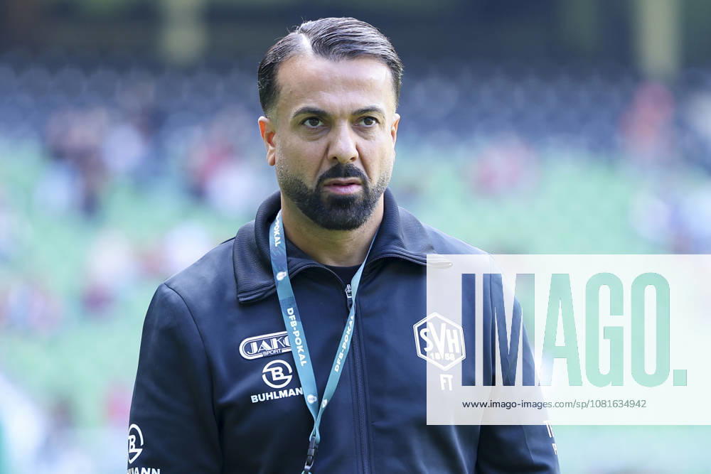 Coach Feyhat Tuncel of SV Hemelingen looks on during the DFB Cup match between SV Hemelingen and Hannover 96 at Weserstadion in Bremen on August 22, 2026, Germany. Photo by Marco Steinbrenner, DeFodi Images. Coach Feyhat Tuncel of SV Hemelingen looks on during the DFB Cup match between SV Hemelingen and Hannover 96 at the Weserstadion on August 22, 2026 in Bremen, Germany. Photo by Marco Steinbrenner, DeFodi Images. Photo by Marco Steinbrenner, DeFodi Images.