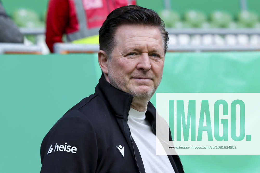 Hannover 96 coach Christian Titz watches during the DFB Cup match between SV Hemelingen and Hannover 96 at Weserstadion in Bremen on August 22, 2026, Germany. Photo by Marco Steinbrenner, DeFodi Images. Coach Christian Titz of Hannover 96 looks on during the DFB Cup match between SV Hemelingen and Hannover 96 at Weserstadion on August 22, 2026 in Bremen, Germany. Photo by Marco Steinbrenner, DeFodi Images. Photo by Marco Steinbrenner, DeFodi Images.