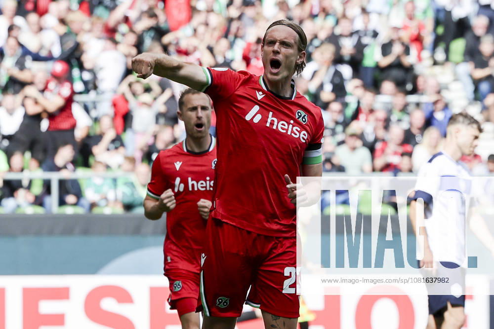 Stefan Teitur Thordarson of Hannover 96 celebrates his goal to make it 0–1 during the DFB Cup match between SV Hemelingen and Hannover 96 at Weserstadion on August 22, 2026, in Bremen, Germany. Photo by Marco Steinbrenner, DeFodi Images. Stefan Teitur Thordarson of Hannover 96 celebrates after scoring his team’s first goal during the DFB Cup match between SV Hemelingen and Hannover 96 at Weserstadion on August 22, 2026 in Bremen, Germany Photo by Marco Steinbrenner, DeFodi Images Photo by Marco Steinbrenner, DeFodi Images
