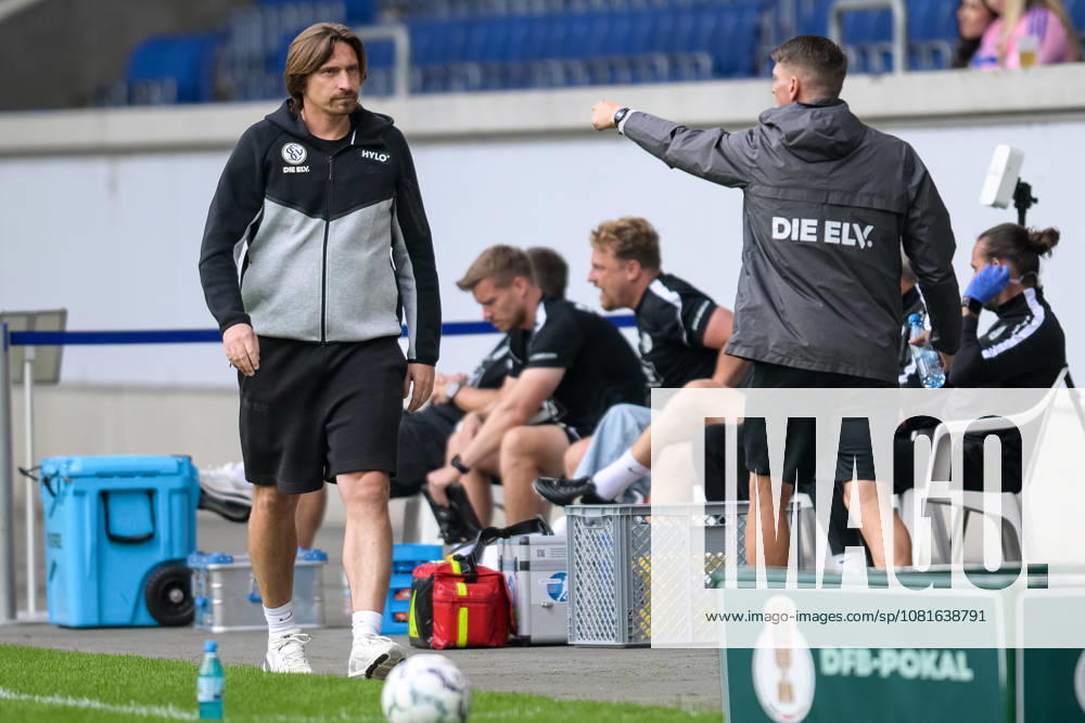 Soccer, DFB Cup, 20260822, MSV Duisburg vs. SV 07 Elversberg. Pictured: Elversberg coach Vincent WAGNER at the Schauinsland Reisen Arena in Duisburg, North Rhine-Westphalia, Germany