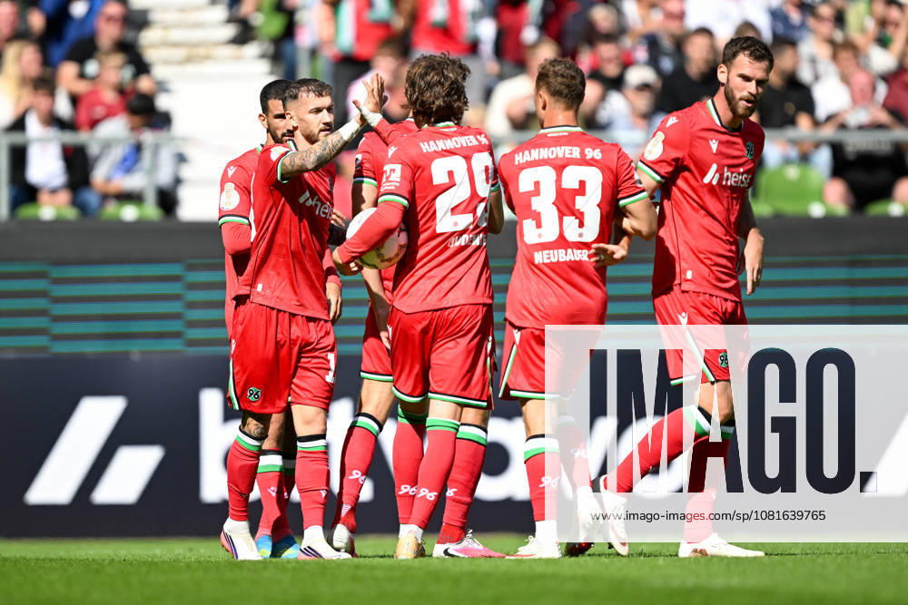 DFB Cup 26-27: SV Hemelingen vs. Hannover 96 on August 22, 2026, at the Weserstadion in Bremen—celebrations, goal celebrations, goal scorers, goal scorer Marcel Hartel; Hannover celebrates after his goal to make it 0-3 MT