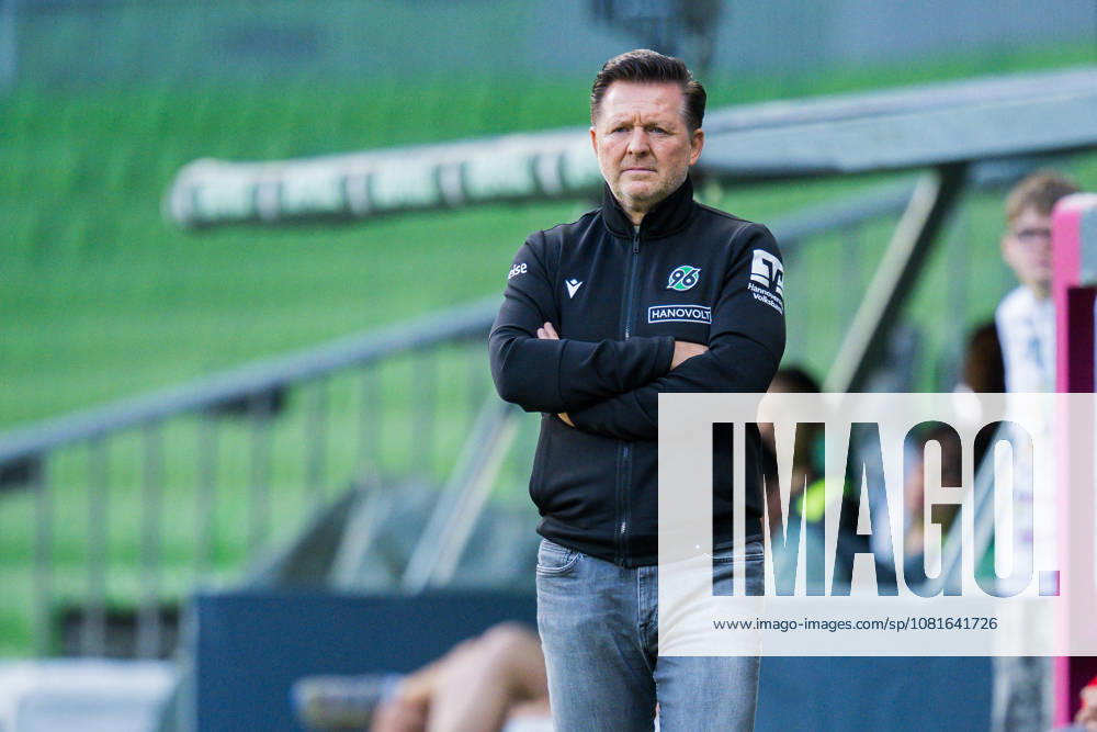 Soccer, 2026–2027, DFB Cup, 1st Round, SV Hemelingen vs. Hannover 96, Christian Titz, Coach, Hannover. DFB regulations prohibit any use of photographs as image sequences and or quasi-video.