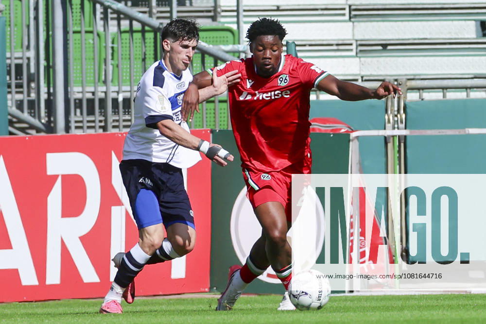 Ledjon Fikaj of SV Hemelingen and Ime Okon of Hannover 96 battle for the ball during the DFB Cup match between SV Hemelingen and Hannover 96 at Weserstadion on August 22, 2026, in Bremen, Germany Photo by Marco Steinbrenner, DeFodi Images Ledjon Fikaj of SV Hemelingen and Ime Okon of Hannover 96 battle for the ball during the DFB Cup match between SV Hemelingen and Hannover 96 at Weserstadion on August 22, 2026 in Bremen, Germany. Photo by Marco Steinbrenner, DeFodi Images. Photo by Marco Steinbrenner, DeFodi Images.