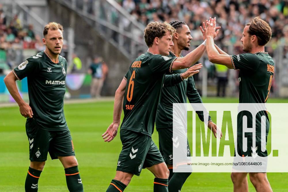 Goal celebration after the 0-1 goal by Jens Stage 11, Justin Njinmah, and Olivier Deman; Werder Lüneburg, Germany; Hamburg; Millerntor; soccer; Bundesliga 1; Oberliga Niedersachsen; DFB Cup Round 1; LSK Lüneburg vs. SV Werder Bremen