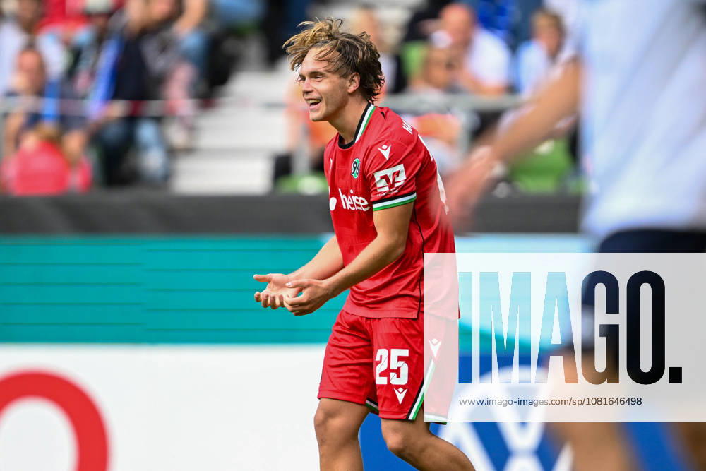 DFB Cup 26-27: SV Hemelingen vs. Hannover 96 on August 22, 2026, at the Weserstadion in Bremen—cheers, goal celebrations, goal scorers, goal scorer Lars Gindorf; Hannover celebrates after his goal to make it 0-7 MT