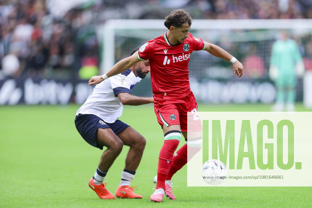 Berkay Isik of SV Hemelingen and Taycan Ectibasi of Hannover 96 battle for the ball during the DFB Cup match between SV Hemelingen and Hannover 96 at Weserstadion on August 22, 2026, in Bremen, Germany Photo by Marco Steinbrenner, DeFodi Images Berkay Isik of SV Hemelingen and Taycan Ectibasi of Hannover 96 battle for the ball during the DFB Cup match between SV Hemelingen and Hannover 96 at Weserstadion on August 22, 2026 in Bremen, Germany Photo by Marco Steinbrenner, DeFodi Images Photo by Marco Steinbrenner, DeFodi Images