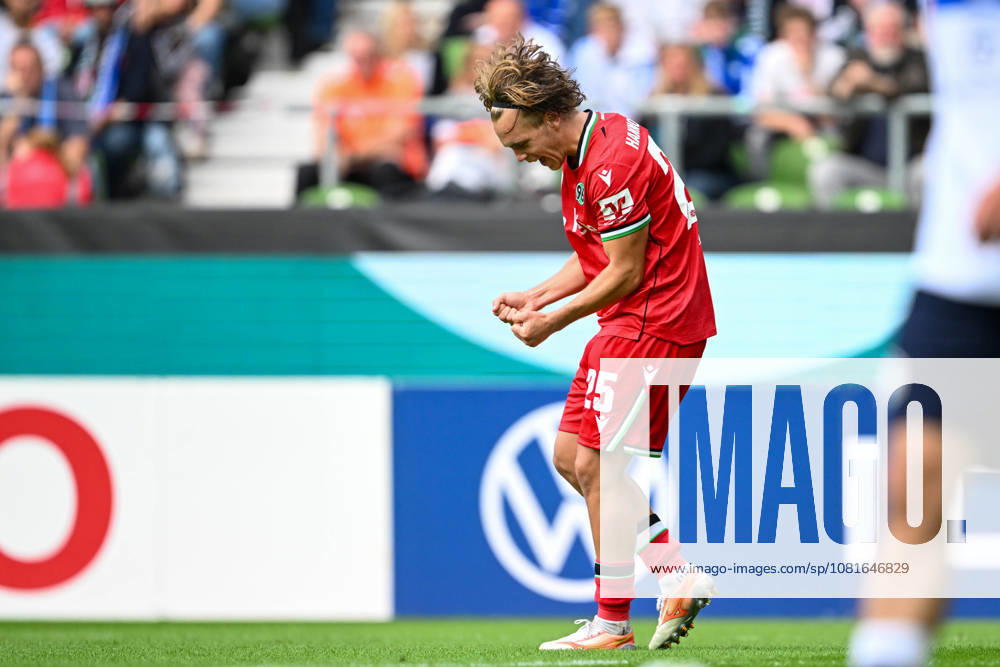 DFB Cup 26-27: SV Hemelingen vs. Hannover 96 on August 22, 2026, at the Weserstadion in Bremen—cheers, goal celebrations, goal scorers, goal scorer Lars Gindorf; Hannover celebrates after his goal to make it 0-7 MT
