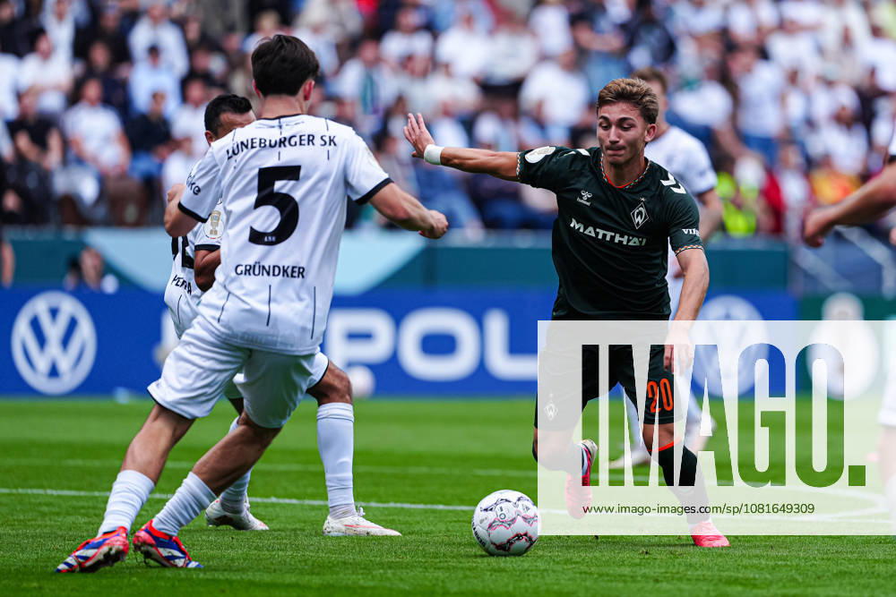 Julien Gründker, Lüneburger SK Hansa, 05; Chuki, SV Werder Bremen, 20 GER; Lüneburger SK Hansa vs. SV Werder Bremen, Soccer, DFB Cup, 1st Round, 2026–2027 Season, August 22, 2026 GER, Lüneburger SK Hansa vs. SV Werder Bremen, Soccer, DFB Cup, Round 1, 2026–2027 Season, August 22, 2026 Hamburg