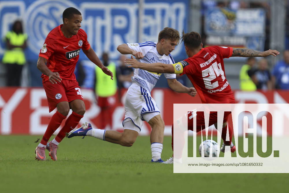 Jan Gyamerah of SV 07 Elversberg, Patrick Sussek of MSV Duisburg, and Luca Schnellbacher of SV 07 Elversberg in a tackle during the first-round DFB Cup match between MSV Duisburg and SV 07 Elversberg, Schauinsland Reisen Arena on August 22, 2026, in Duisburg, Germany. Photo by Oliver Kaelke, DeFodi Images. Jan Gyamerah of SV 07 Elversberg, Patrick Sussek of MSV Duisburg and Luca Schnellbacher of SV 07 Elversberg battle for the ball during the first-round match of the DFB Cup between MSV Duisburg and SV 07 Elversberg at Schauinsland Reisen Arena on August 22, 2026 in Duisburg, Germany. Photo by Oliver Kaelke, DeFodi Images. DFB and DFL regulations prohibit any use of photographs as image sequences and or quasi-video. Photo by Oliver Kaelke, DeFodi Images.