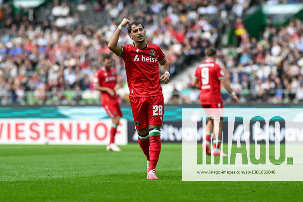 DFB Cup, Round 26: SV Hemelingen vs. Hannover 96 on August 22, 2026, at the Weserstadion in Bremen—celebrations, goal celebrations, goal scorers, goal scorer Taycan Etcibasi. Hannover celebrates after his goal to make it 1–9. MT
