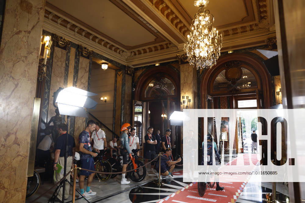 Spanish rider Pello Bilbao (Bahrain Victorious) waits for the start inside Monte Carlo s casino during Tourof Spain s first stage, a 9.4 kilometers time trial in Monaco. First stage. Time trial in Monaco (9.4 km) !ACHTUNG: NUR REDAKTIONELLE NUTZUNG!