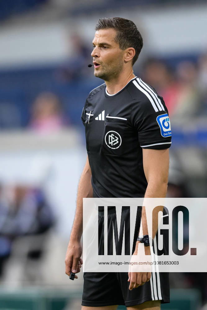 Soccer, DFB Cup, 20260822, MSV Duisburg vs. SV 07 Elversberg. Pictured: Referee Max BURDA. Duisburg, Schauinsland Reisen Arena, North Rhine-Westphalia, Germany